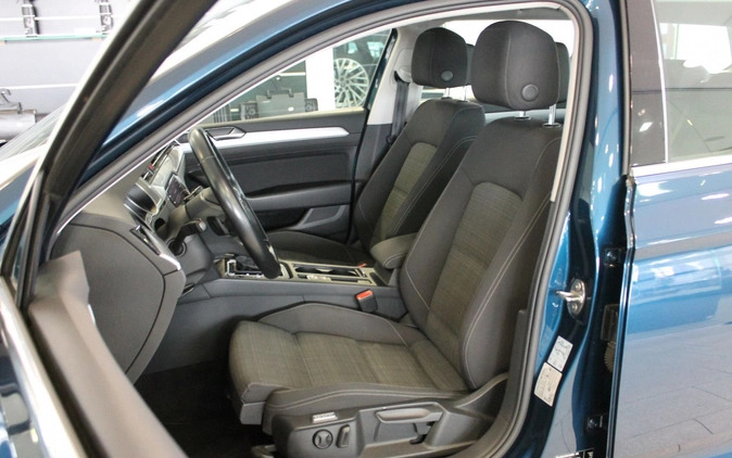 Volkswagen Passat cena 89900 przebieg: 94000, rok produkcji 2019 z Wasilków małe 301